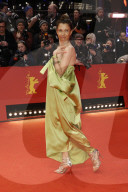 PEOPLE - Promis bei der Eröffnungsgala der 70. Berlinale in Berlin