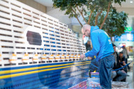 FEATURE - Weltrekord-Versuch in Hamburg;: Kunden und Besucher bauen das längste Lego-Schiff der Welt