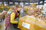 NEWS - Coronavirus China: Paketdienst in Anhui nimmt Arbeit wieder auf