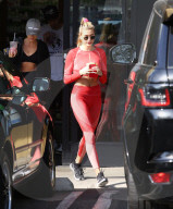 Hailey Baldwin Is Red Hot In Monochromatic Workout Gear
