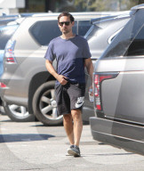PREMIUM EXCLUSIVE Tobey Maguire Looks Grumpy As He Heads His Afternoon Workout