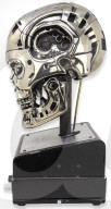 FEATURE - Lebensgrosser Kopf aus 'Terminator 2' wird versteigert
