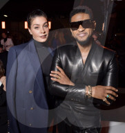 PEOPLE - Promis an der Balmain Fashion Show in Paris