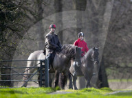 ROYALS - Prinz Edward und seine Tochter Lady Louise reiten in den frühen Morgenstunden zum Schloss Windsor