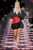 PEOPLE - Topmodels und Stars auf dem Catwalk für Miu Miu in Paris