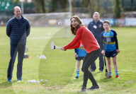 ROYALS - Prinz William und Catherine üben gälische Sportarten in Irland