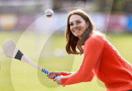ROYALS - Prinz William und Catherine üben gälische Sportarten in Irland