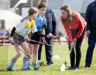 ROYALS - Prinz William und Catherine üben gälische Sportarten in Irland