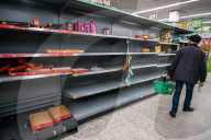 NEWS - Coronavirus: Leere Regale in einem Supermarkt in London