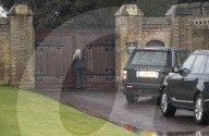 ROYALS - Not amused: Queen Elizabeth wird aus Schloss Windsor ausgesperrt