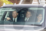 ROYALS - Die Queen, Prinz Harry und Meghan an der Sonntagsmesse in Windsor