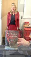 FEATURE - Bookfacing: Bibliothekarin Carol Bowe zeigt ihre liebsten Kunstwerke