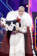 PEOPLE - Stefanie Heinzmann als Dalmatiner in der 1. Live Show der 2. Staffel 'The Masked Singer'
