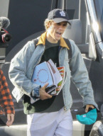 PREMIUM EXCLUSIVE Justin Bieber Takes A Break From House Hunting To Hit The Dance Studio