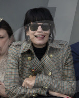PEOPLE - Lily Allen jubelt bei den Pferderennen in Cheltenham