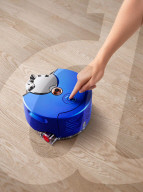 FEATURE - Dyson bringt High-Tech-Roboter-Staubsauger auf den Markt