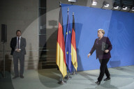 NEWS - Coronavirus: Kanzlerin Merkel vor den Medien