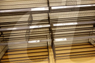 NEWS - Coronavirus: Hamsterkäufe - leere Regale in einem Supermarkt in Berlin