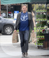 EXKLUSIV - Ralf Möller trägt ein Arnold Schwarzenegger T-Shirt 