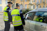 NEWS - Coronavirus: Gendarmerie-Kontrollpunkt in einem französischen Dorf 