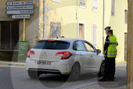 NEWS - Coronavirus: Gendarmerie-Kontrollpunkt in einem französischen Dorf 