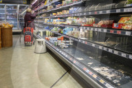 NEWS - Coronavirus: Leere Regale in einem Supermarkt in Prenzlauer Berg. Berlin