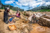 REPORTAGE - Illegale Suche nach blauen Saphiren auf Madagaskar