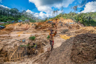 REPORTAGE - Illegale Suche nach blauen Saphiren auf Madagaskar