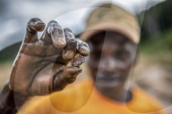 REPORTAGE - Illegale Suche nach blauen Saphiren auf Madagaskar