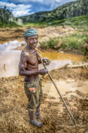 REPORTAGE - Illegale Suche nach blauen Saphiren auf Madagaskar