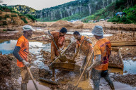 REPORTAGE - Illegale Suche nach blauen Saphiren auf Madagaskar