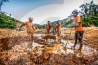 REPORTAGE - Illegale Suche nach blauen Saphiren auf Madagaskar