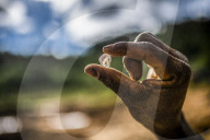 REPORTAGE - Illegale Suche nach blauen Saphiren auf Madagaskar