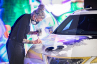 FEATURE - Tätowierer kreiert das erste tätowierte Auto der Welt
