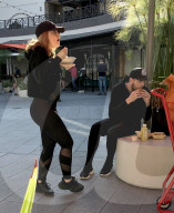 EXKLUSIV - Mena Suvari und ihr Ehemann Michael Hope shoppen in LA