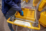NEWS - Coronavirus: Reinigung von Einkaufskörben in Rotterdam
