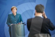 NEWS - Coronavirus: Kontaktverbot statt Ausgangssperre - Bundeskanzlerin Merkel vor den Medien in Berlin