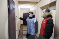 NEWS - Coronavirus:  Freiwillige Helfer beliefern ältere Menschen in Quarantäne in Moskau