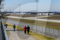 NEWS - Coronavirus: Gähnende Leere in der Abflughalle am Flughafen Frankfurt