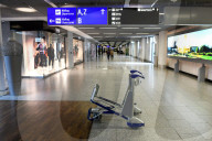 NEWS - Coronavirus: Gähnende Leere in der Abflughalle am Flughafen Frankfurt