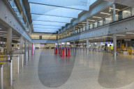 NEWS - Coronavirus: Gähnende Leere in der Abflughalle am Flughafen Frankfurt