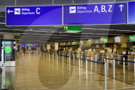 NEWS - Coronavirus: Gähnende Leere in der Abflughalle am Flughafen Frankfurt