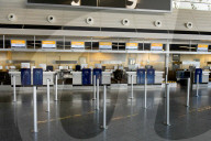 NEWS - Coronavirus: Gähnende Leere in der Abflughalle am Flughafen Frankfurt