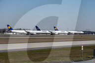NEWS - Coronavirus: Gähnende Leere in der Abflughalle am Flughafen Frankfurt