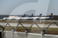 NEWS - Coronavirus: Gähnende Leere in der Abflughalle am Flughafen Frankfurt