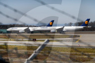 NEWS - Coronavirus: Gähnende Leere in der Abflughalle am Flughafen Frankfurt