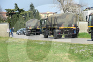 NEWS - Coronavirus:  Militärlastwagen transportieren Leichen von Patienten, die an COVID-19-Infektionen gestorben sind, von Bergamo nach Bologna