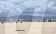 NEWS - Coronavirus: Ein fast menschenleerer Strand von Venice Beach