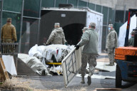 NEWS - Coronavirus: US-Armee errichtet temporäre Leichenhalle vor dem Bellevue Hospital in Manhattan