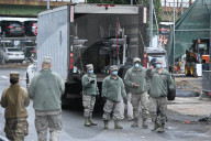 NEWS - Coronavirus: US-Armee errichtet temporäre Leichenhalle vor dem Bellevue Hospital in Manhattan
